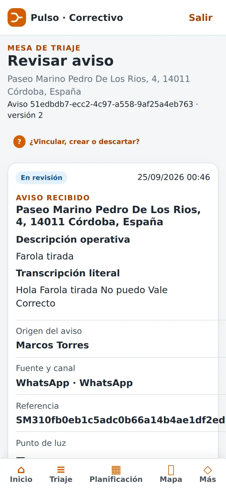 Aviso de WhatsApp en la mesa de triaje, con su transcripción literal